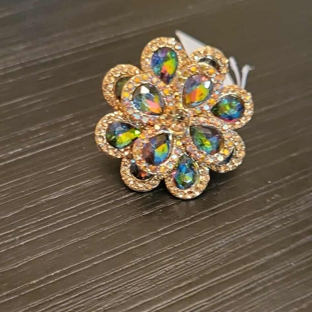 Elegant Gold and Multicolor Flower Ring